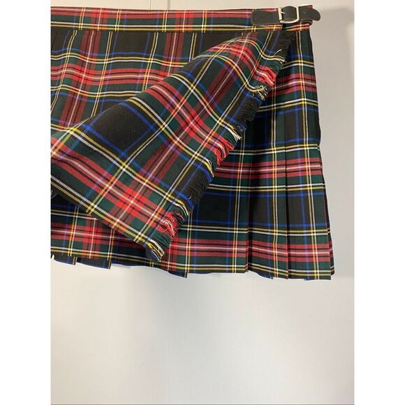Size 16/18 tartan kilt. Adjustable leather hardware from 19 1/2-20 1/2 inches. - Picture 2 of 10